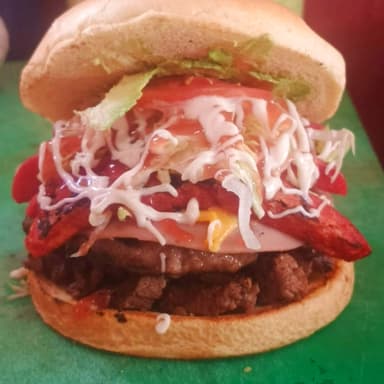 Hamburguesa Con Carne Asada