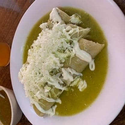 Burrito, Enchiladas y 2 Jugos de Zanahoria