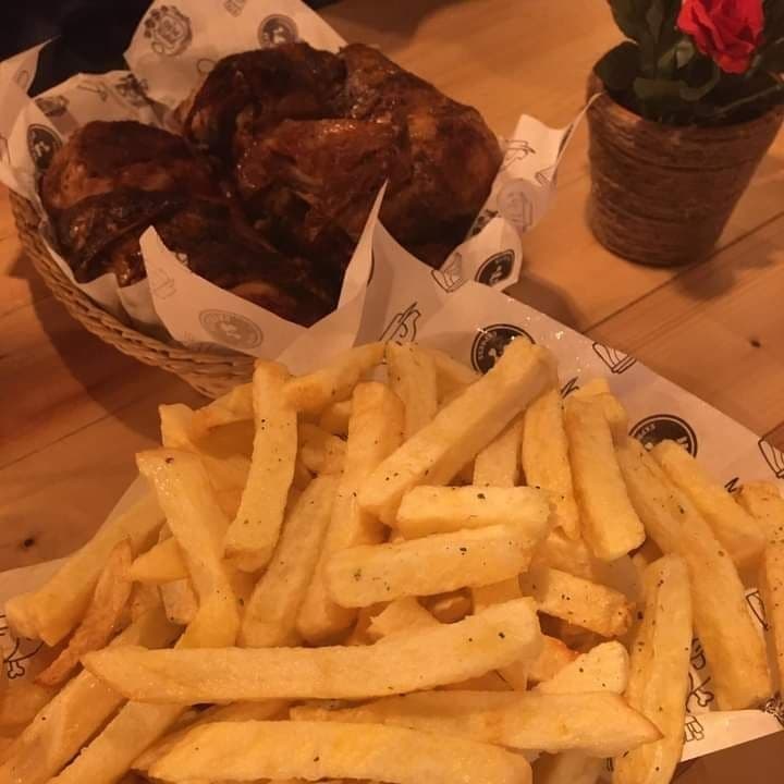 1 Pollo, Porción de Papas más Cremas