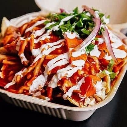 CHILAQUILES ROJOS CON MILANESA