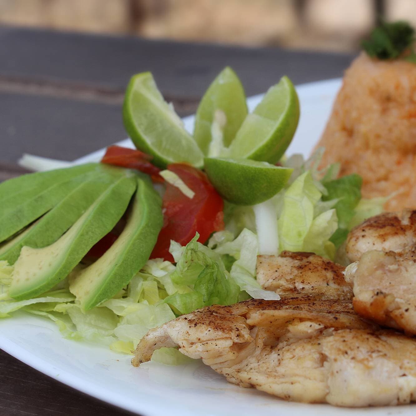 Pechuga de Pollo a la Plancha con Arroz y Frijoles