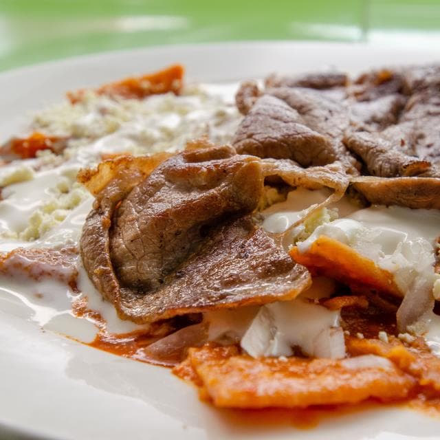 Chilaquiles con costilla