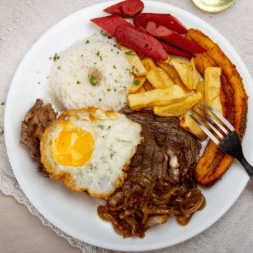 Lomo a Lo Pobre + Bebida 355 Ml.