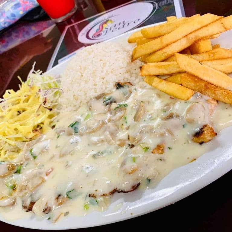 Filete en Salsa Blanca con Hongos