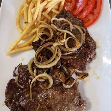 70. Carne de Res, Vegetales, Semillas de Marañón
