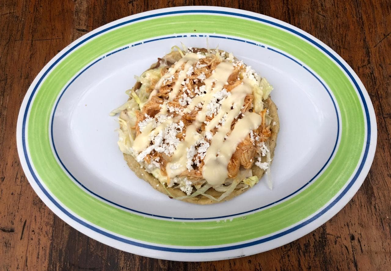 Sopes Con Guisado