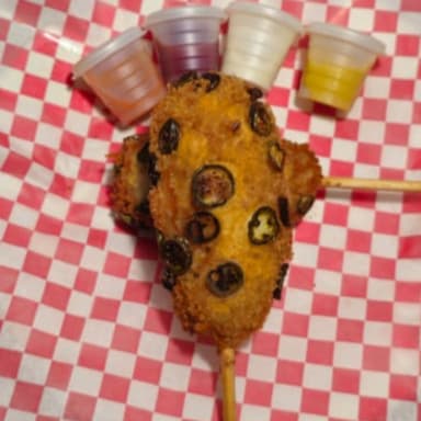 BANDERILLA DE SALCHICHA CUBIERTA DE JALAPEÑO