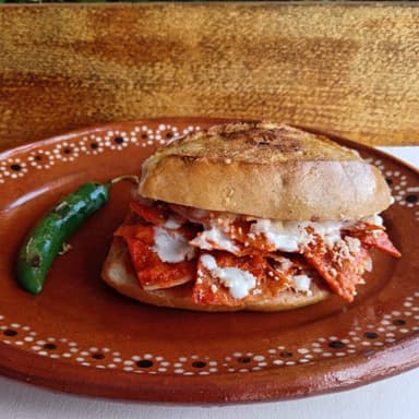 TORTA CHILAQUILES ROJOS (PICA)