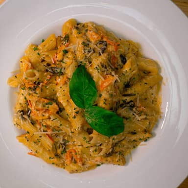 PASTA AL PESTO ROSSO ( ROJO )