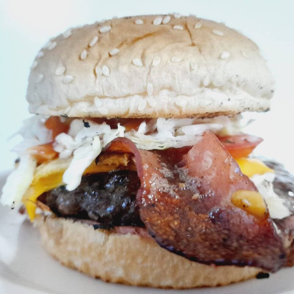 Hamburguesa Tres Quesos Pan Artesanal