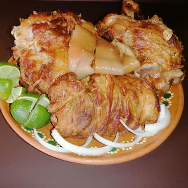 1/2 de Carnitas Surtidas.
