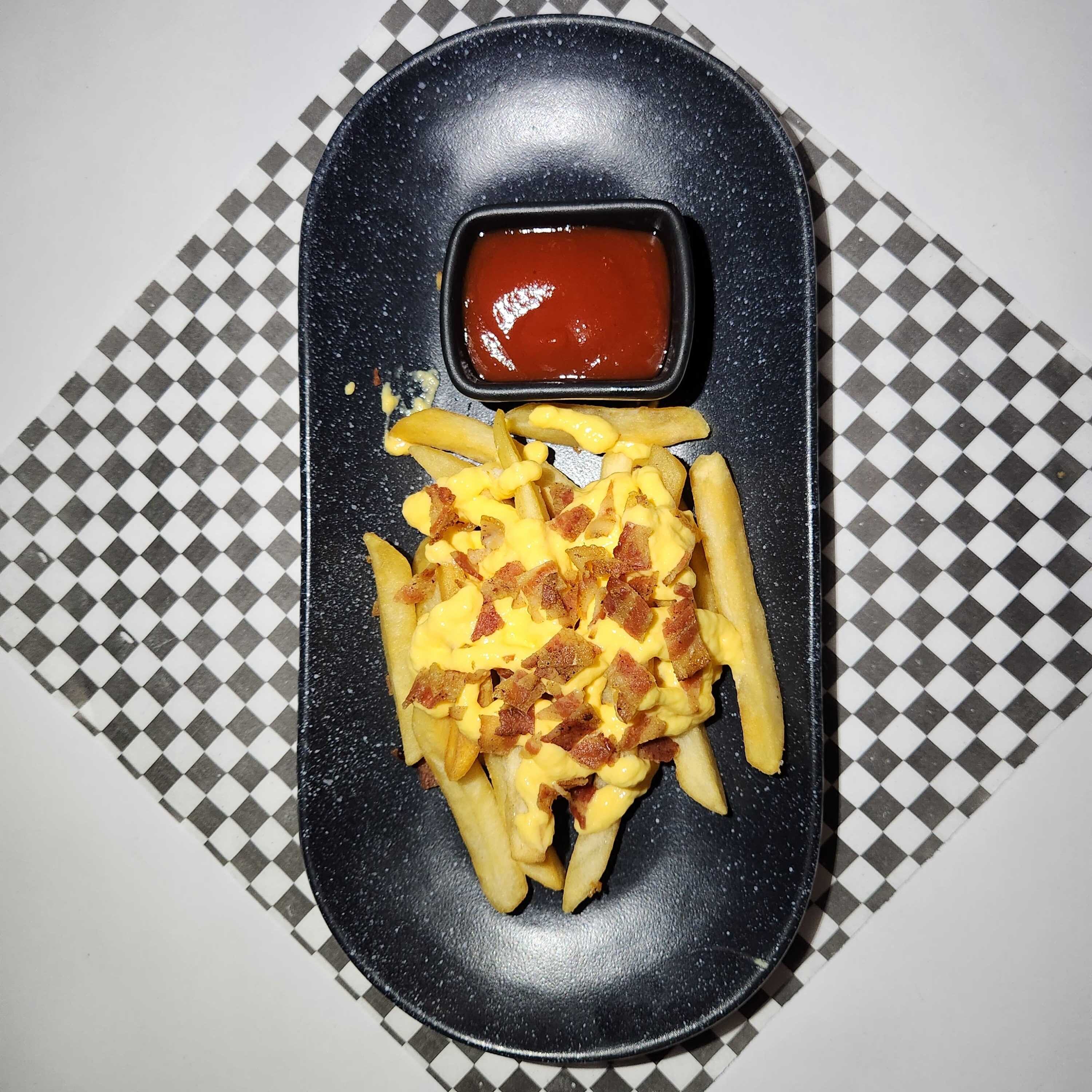 Papas a la Francesa con Queso y Tocino