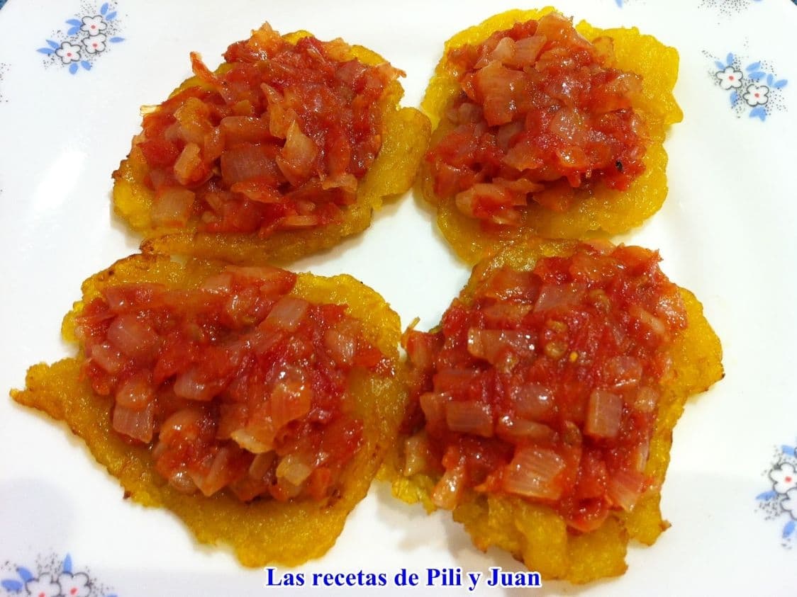 Patacones con hogao