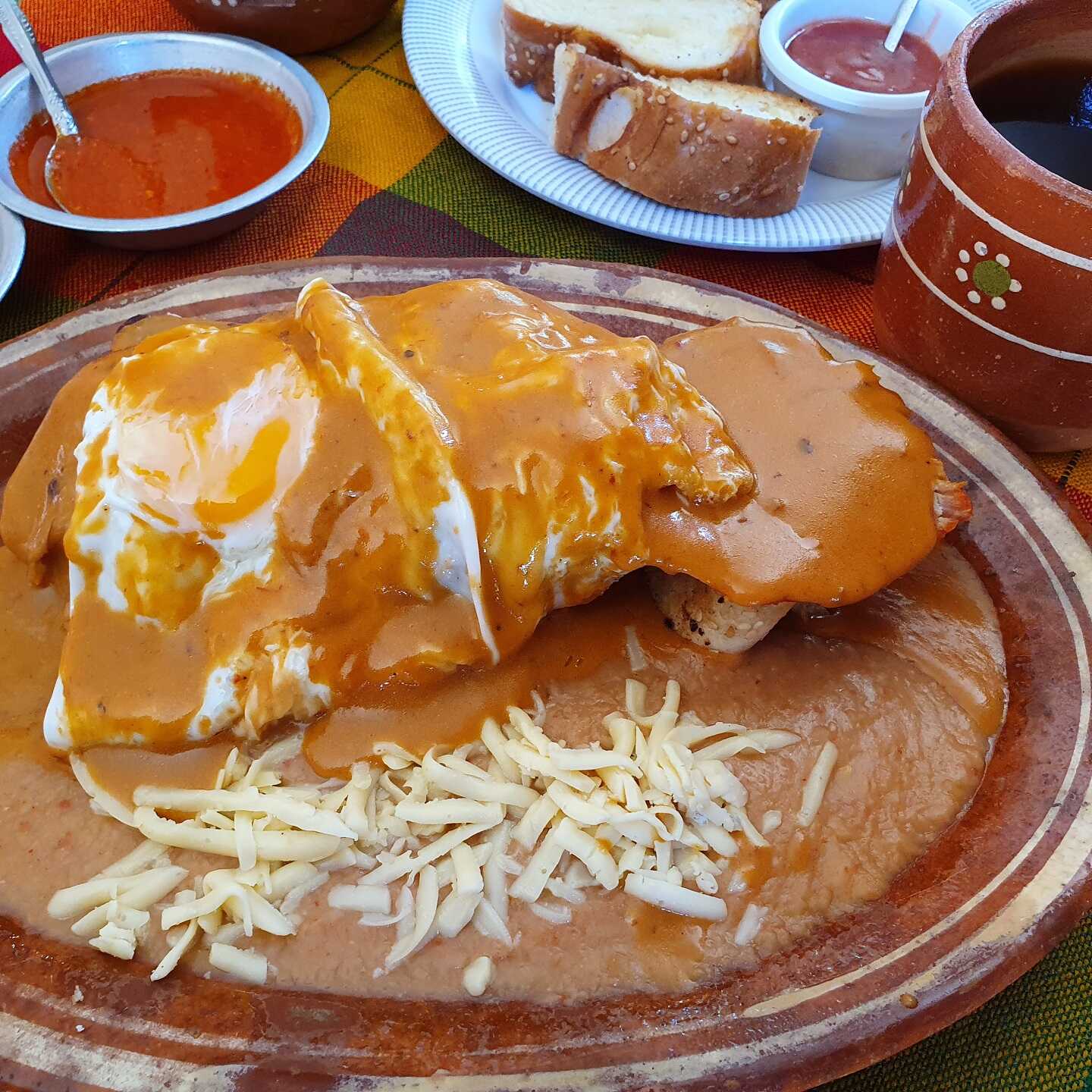Orden de Huevos Azteca + Pan+ Café de Olla