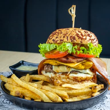 Burger Brutal + Papas