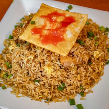 Arroz Chaufa + Wantan + Gaseosa 300ml