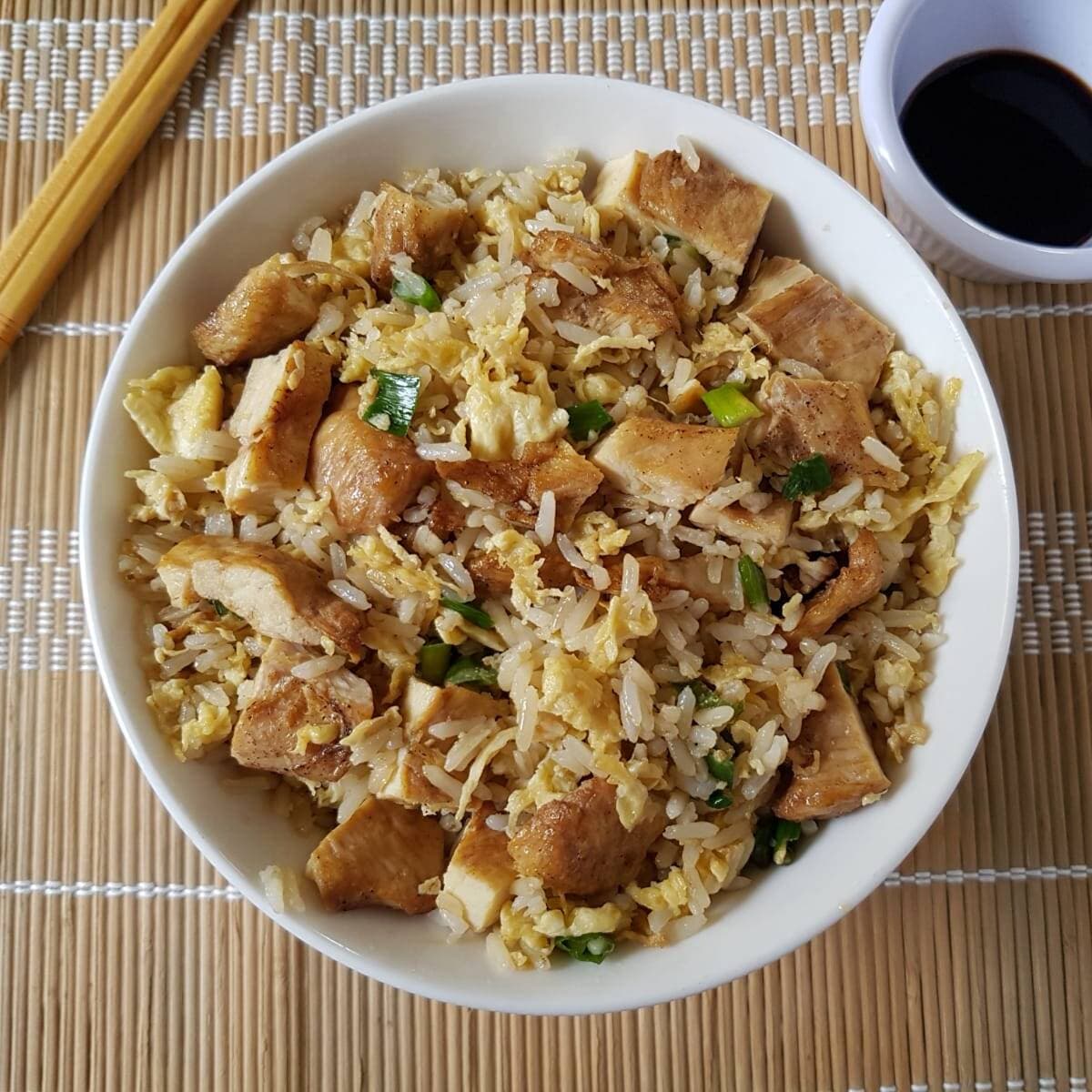Chaufa con Chicharrón de Pollo
