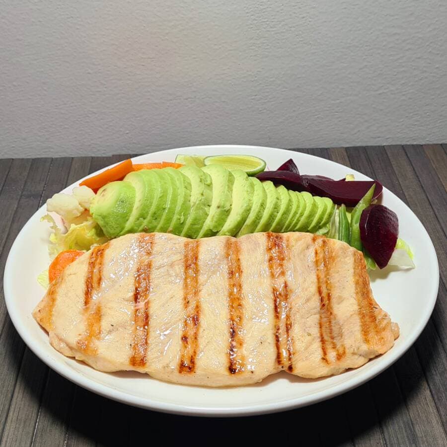 Pechuga Light con Ensalada Cocida