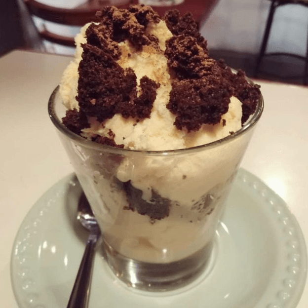 Helado de Vainilla con Trozos de Brownie