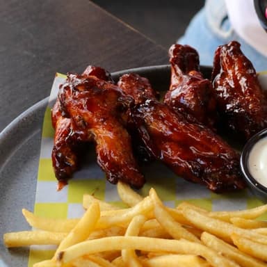 Alitas 15 pz + papas