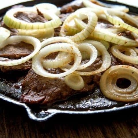 Bistec Encebollado
