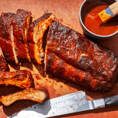 Especial de Brisket y Costillas BBQ + Complemento