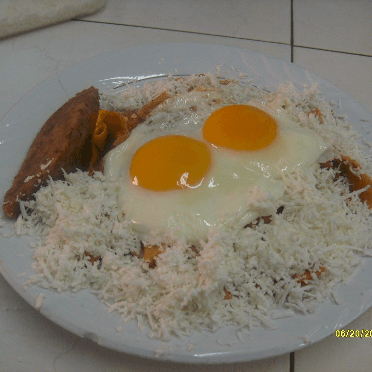 Chilaquiles Mixtos (Pollo y Huevo)