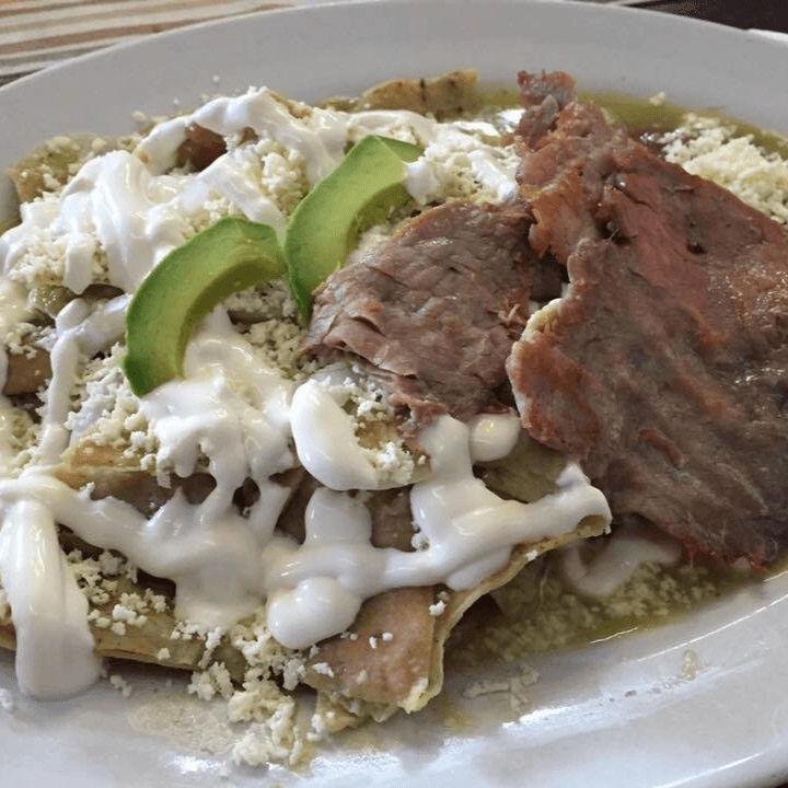 CHILAQUILES CON CARNE ASADA
