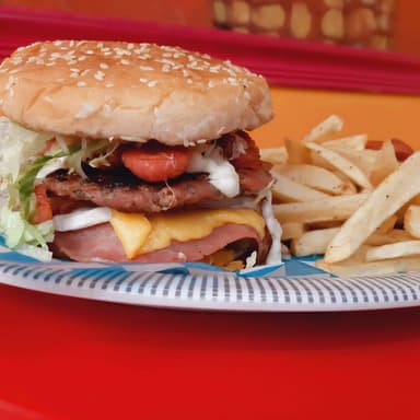 Hamburguesa de pollo con papas
