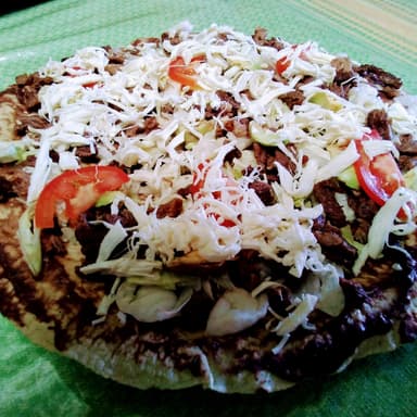 Tlayudas de Carne + Quesillo