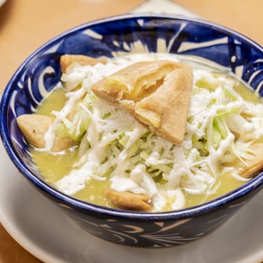 Chilaquiles rellenos de queso manchego.
