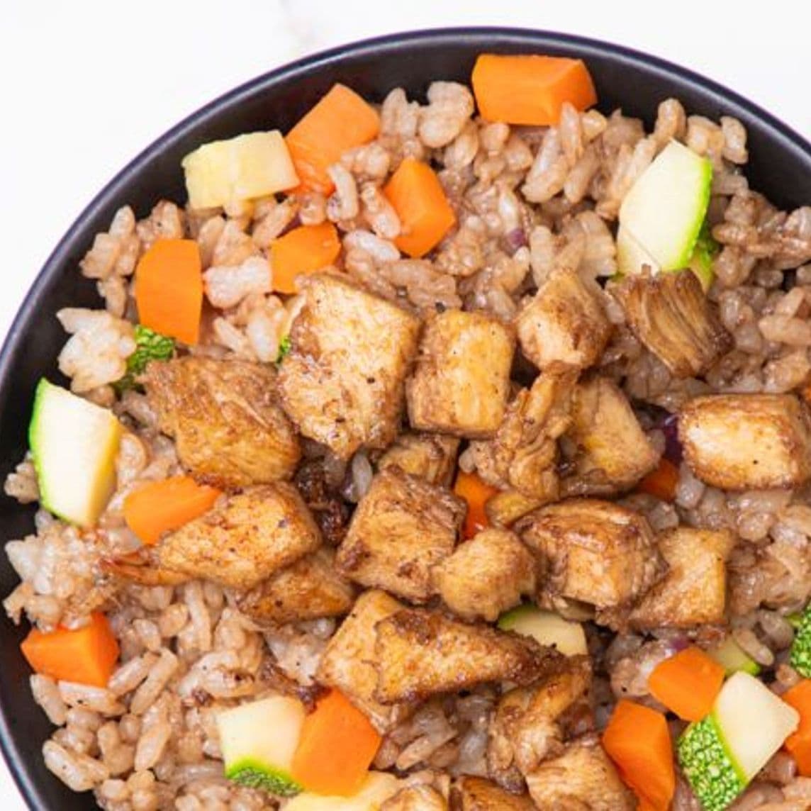 Yakimeshi de pollo