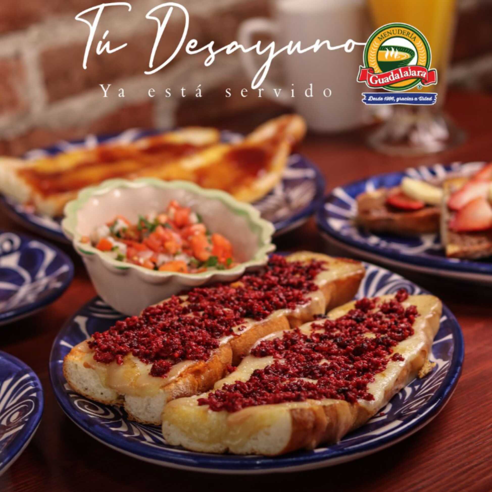 Molletes de Chorizo, Queso y Frijol