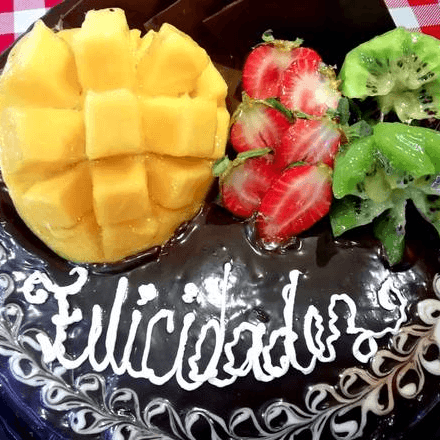 Pastel Tres Leches Chocolate Frutal Grande