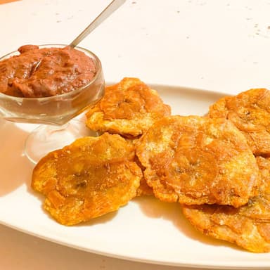 Patacones con Frijoles