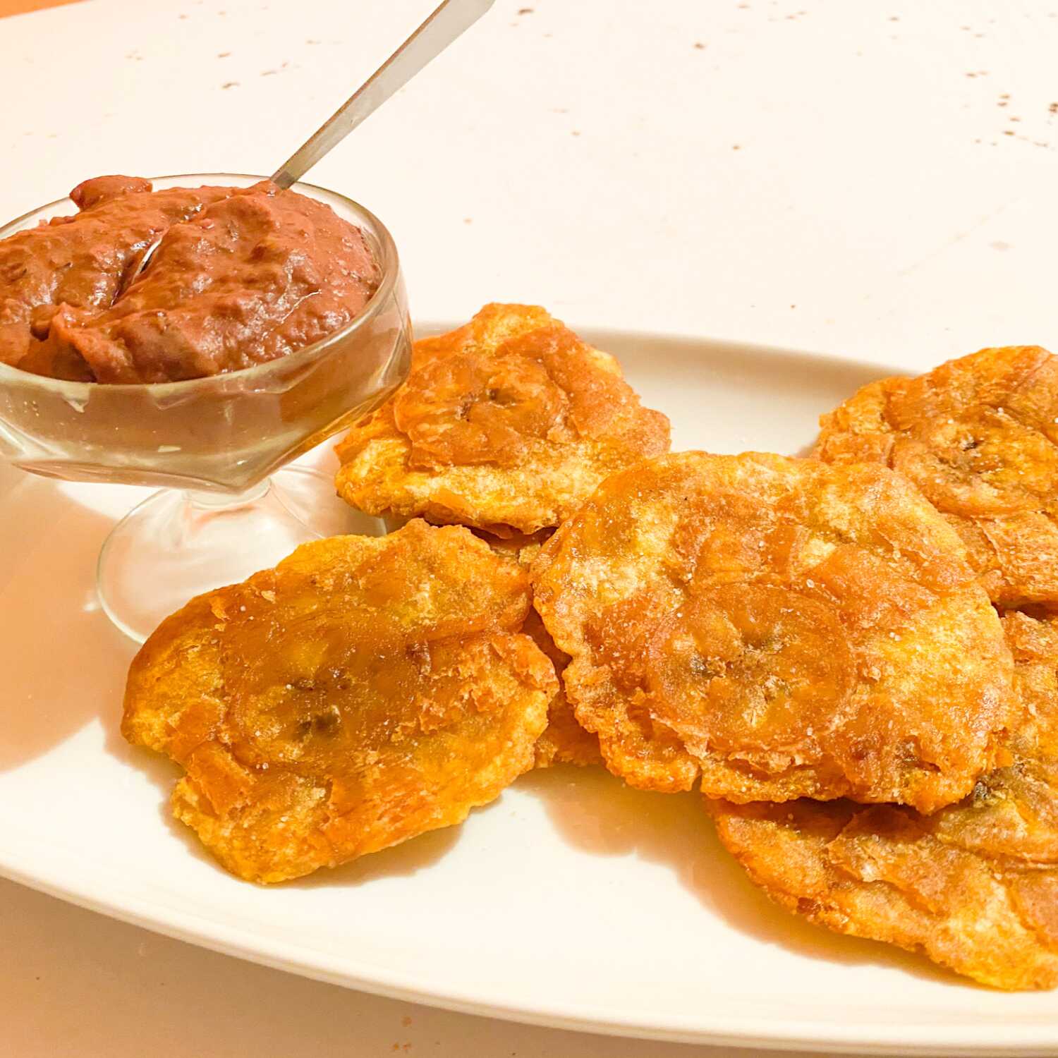 Patacones con Frijoles