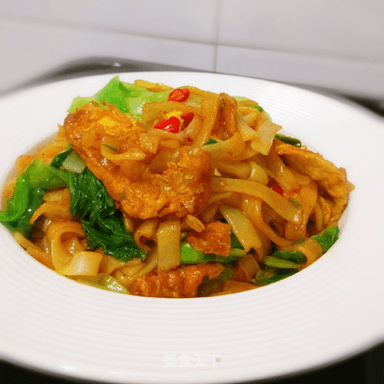 31.Fideos de Arroz en Salsa con Carne de Res