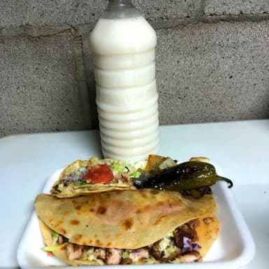 Combo #2 Taco, Quesadilla y Horchata de Litr