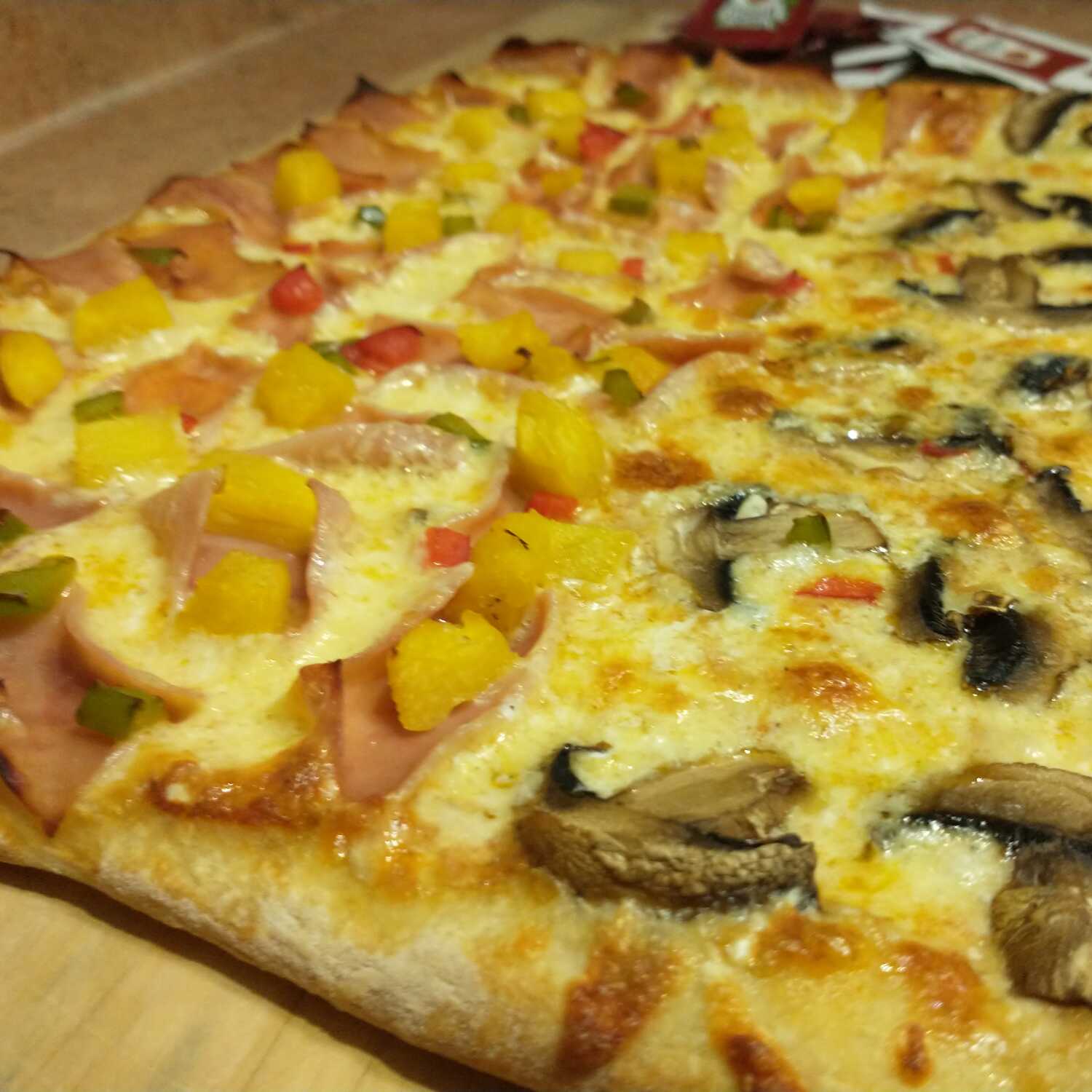 Pizza Hawaiana y Champiñones Grande CB