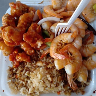 2 Guisado con Camarones y Arroz