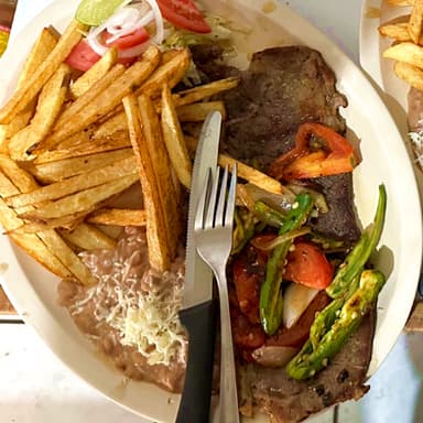 Chuleta de Res con Papas