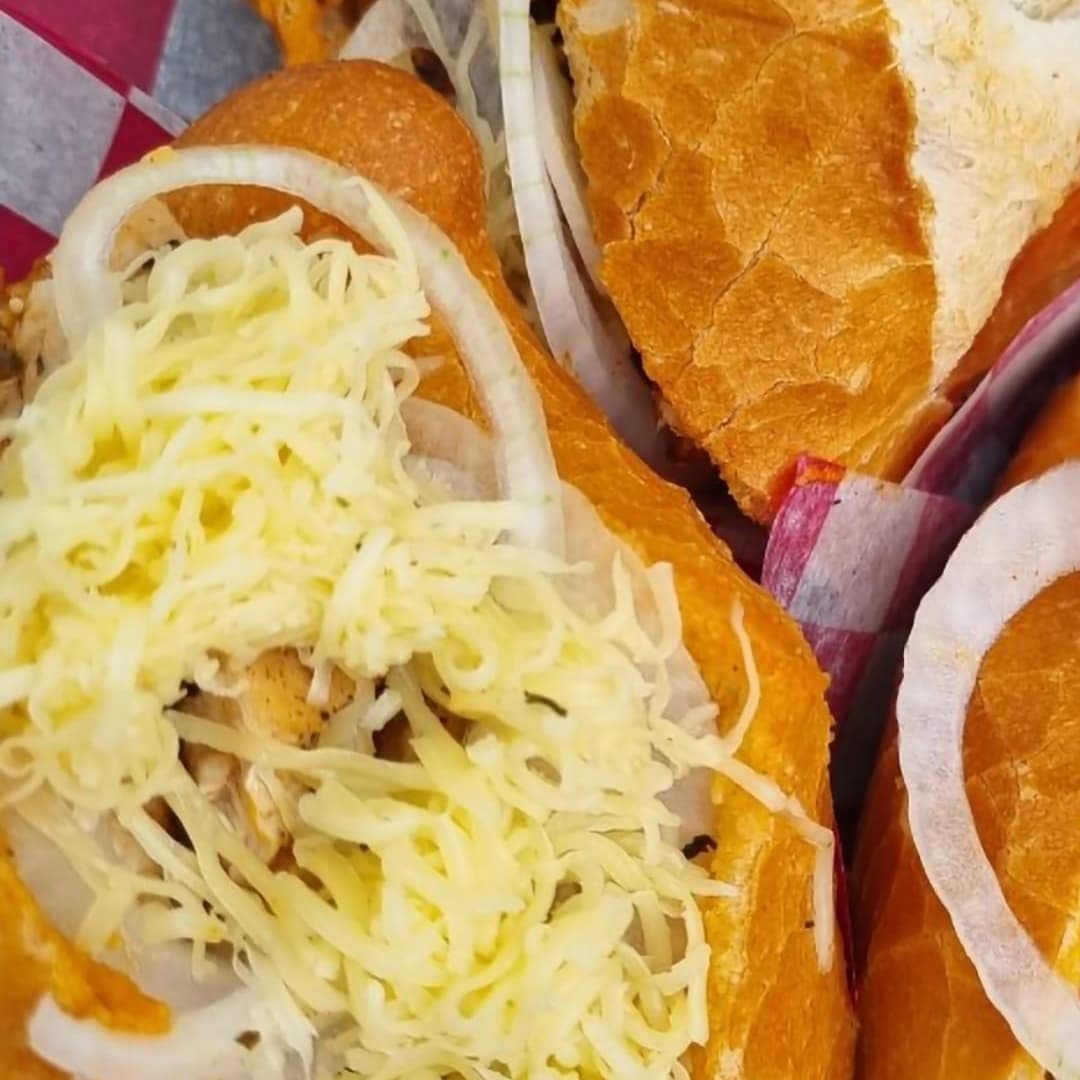 Torta de CHILAQUILES rojos con pollo