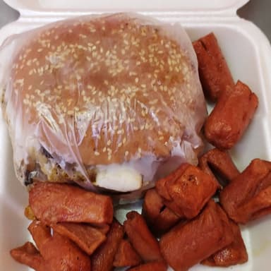 Haburguesa cencilla con salchi pupos