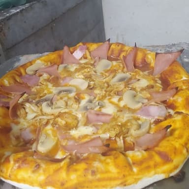 Pizza Medium Pollo con Tocineta