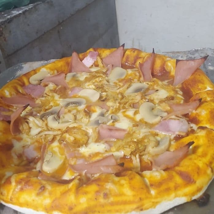 Pizza Medium Pollo con Tocineta