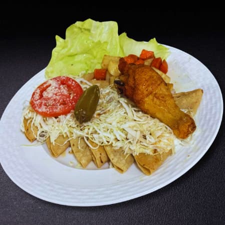 Tacos Dorados con Pollo
