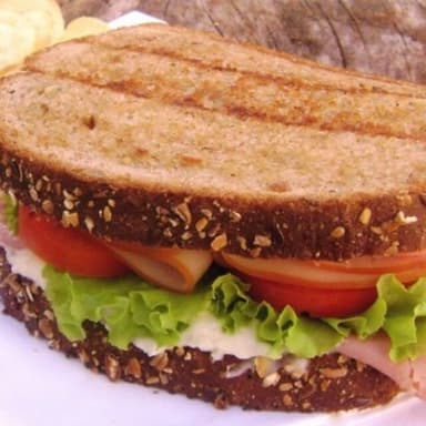 Sandwich de Jamon de pavo con Bebida