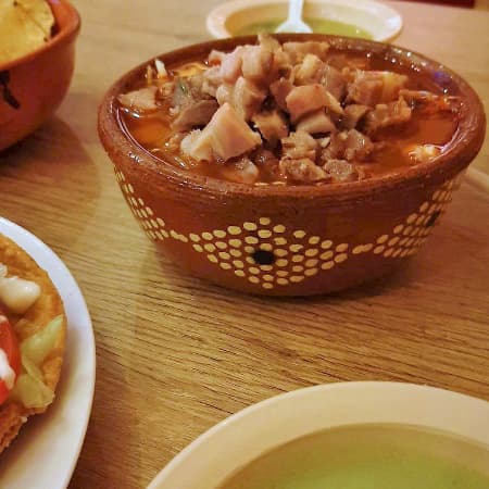 Pozole Rojo de Puerco Mediano