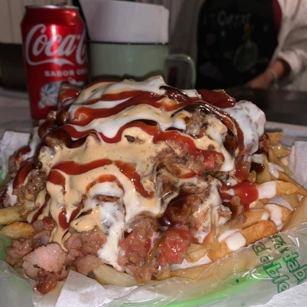 Salchicurropapas especiales
