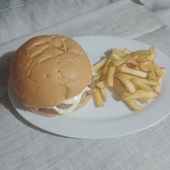 Hamburguesa Súper Especial + Papas